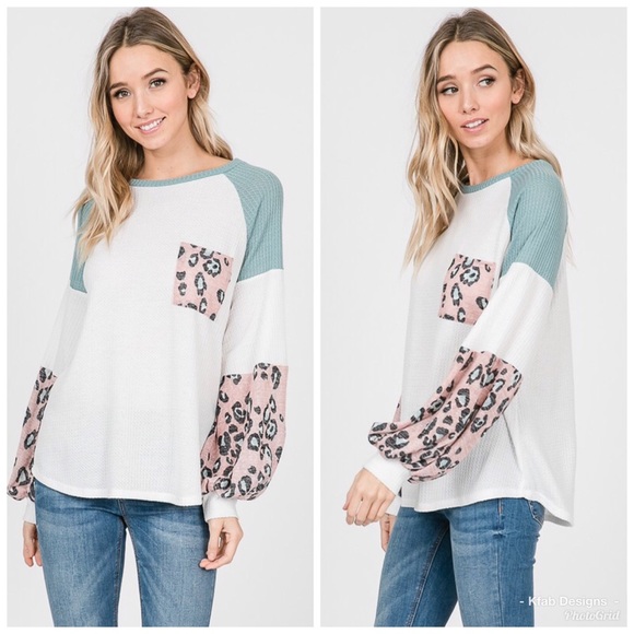 🛍LAST 1! Mint/Blush Animal Print Contrast Top - Picture 6 of 7
